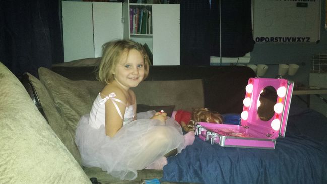 Leia and her makekup kit
and ballerina outfit
Keywords: ballerina