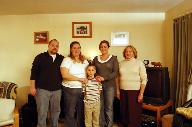 Mike Julie James Emily and Mom
Thanksgiving 2006
Keywords: Thanksgiving