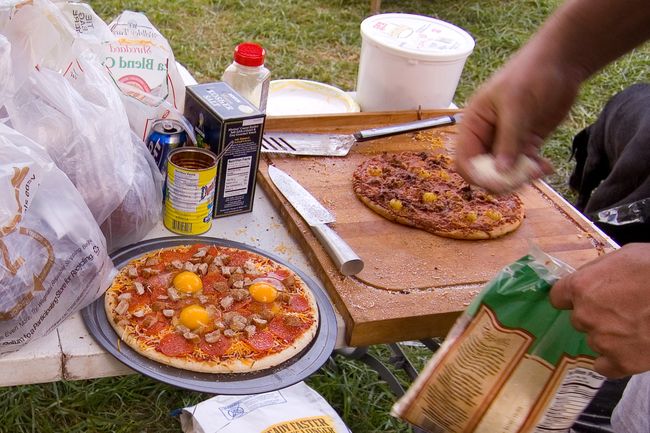 Norwegian Egg Yolk Pizza
Some people get really good ideas after 8-10 beers...
Keywords: gore2008 gore pizza