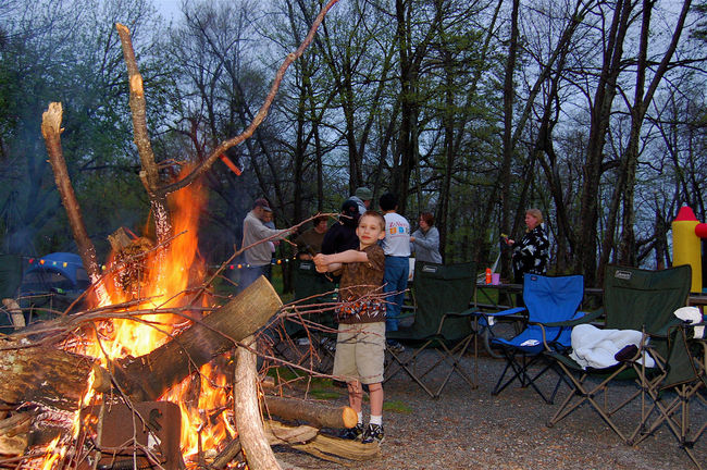 James roasts a weenie
at Dundo Campground, Shenandoah National Park
Keywords: dundo2007